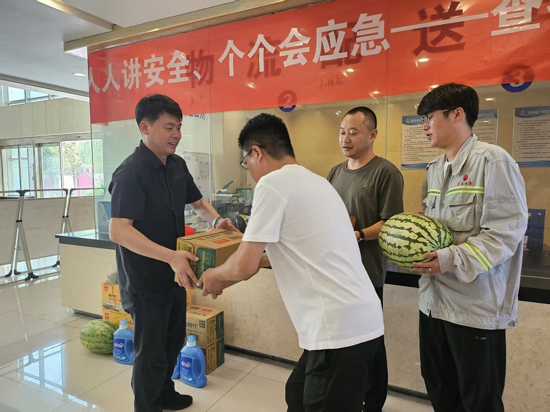 物貿(mào)公司：工會夏日送清涼 心系一線勞動者