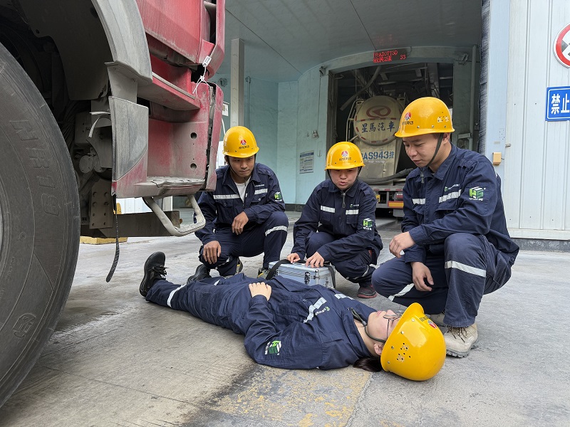 富平公司開(kāi)展車輛傷害事故應(yīng)急演練