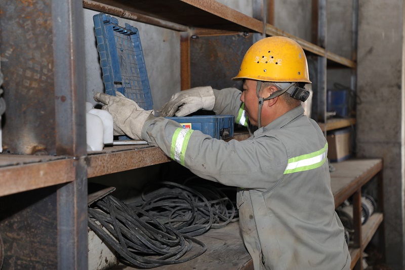 黃陵公司：工具“下崗” 技能“上崗”